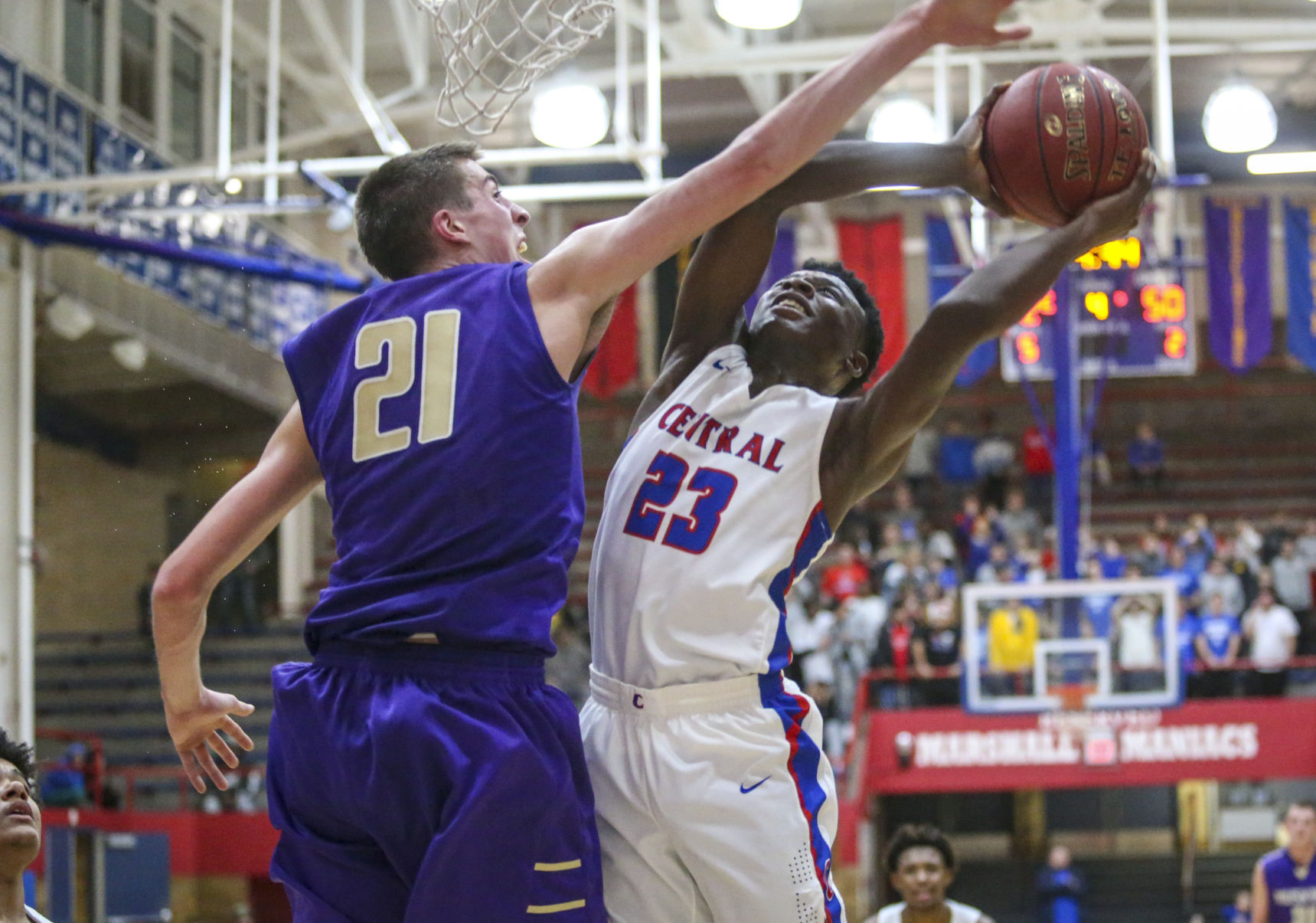 121517-MUSCATINE-CENTRAL-BOYS-BASKETBALL-016